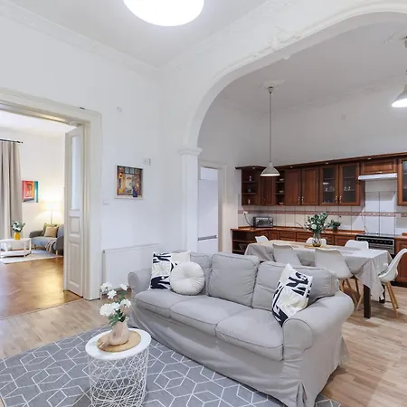 Dynasty - 3 Bdrms, Location Apartmán