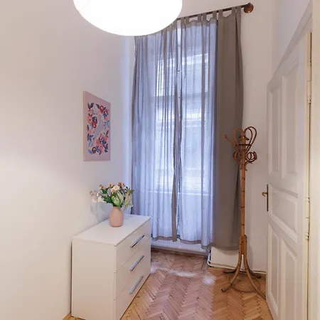 Dynasty - 3 Bdrms, Location * Budapešť