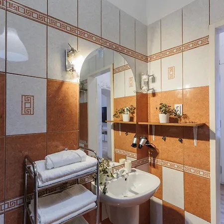 Dynasty - 3 Bdrms, Location Budapest