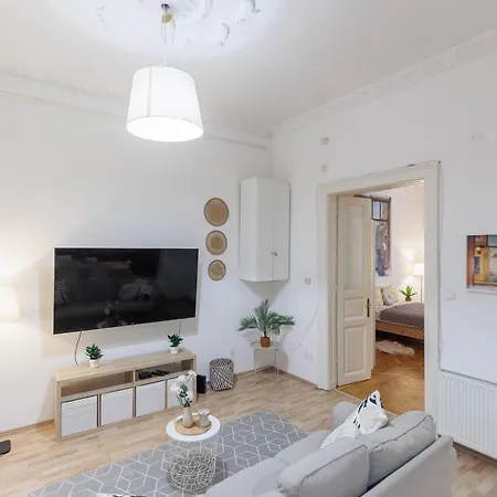 Dynasty - 3 Bdrms, Location Apartman