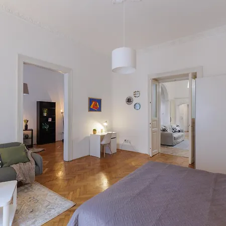 Dynasty - 3 Bdrms, Location Apartmán *