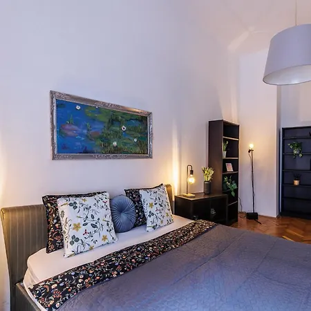 Apartman Dynasty - 3 Bdrms, Location Budapest